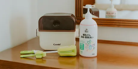 哺乳瓶と電子レンジ用哺乳瓶消毒セット